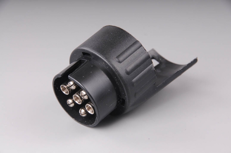 Adaptér z 7P zásuvky na 13P zásuvku 12 V