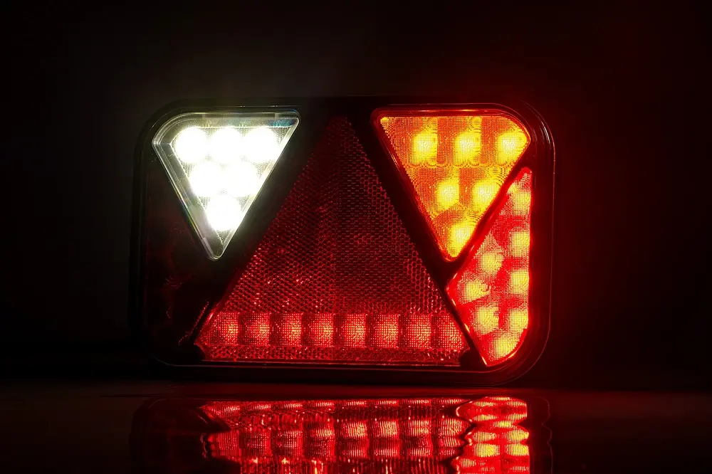 Koncové světlo FT-270 pravé LED 12V s couvacím světlem BAJONET 5pin